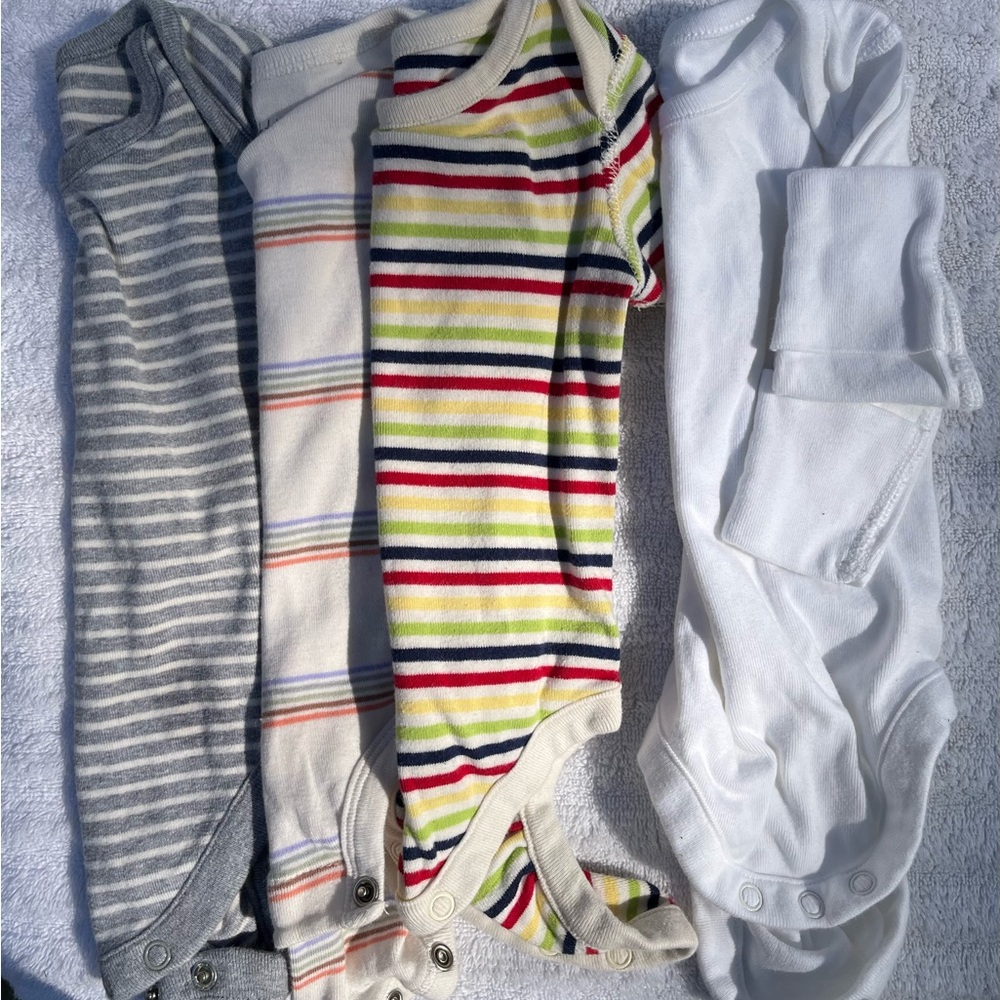 Lot of 4 Hanna Andersson Moon and Back and little planet onesies 0-3 month